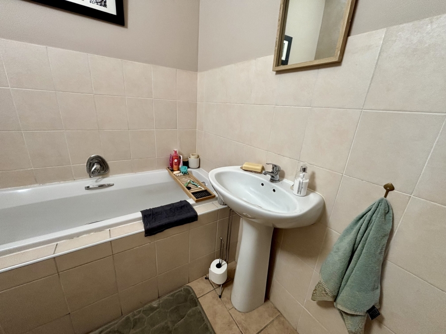 3 Bedroom Property for Sale in Vredekloof Heights Western Cape
